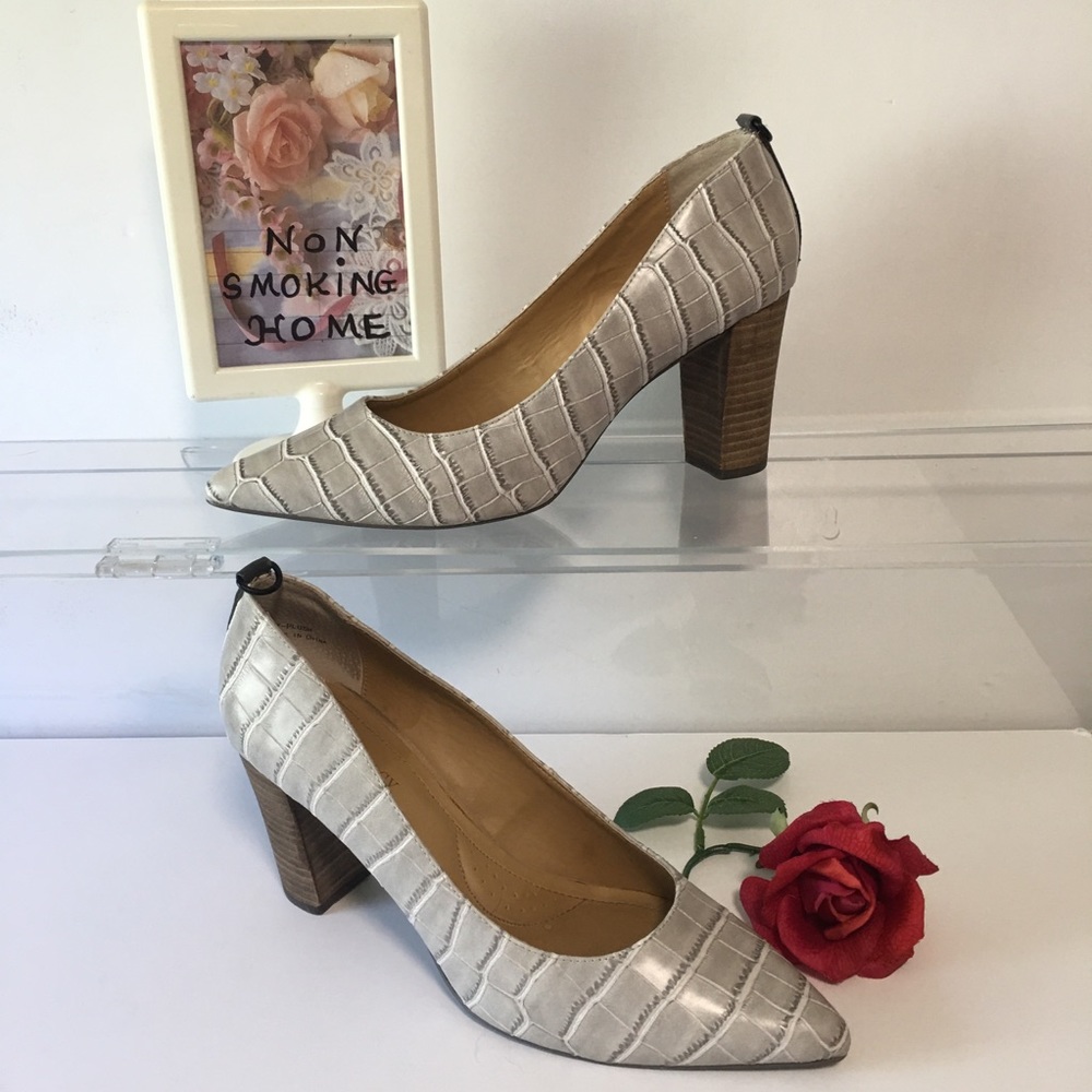 ELLEN TRACY GRAY WHITE NEUTRAL CROCODILE PRINT LEATHER 9.5
